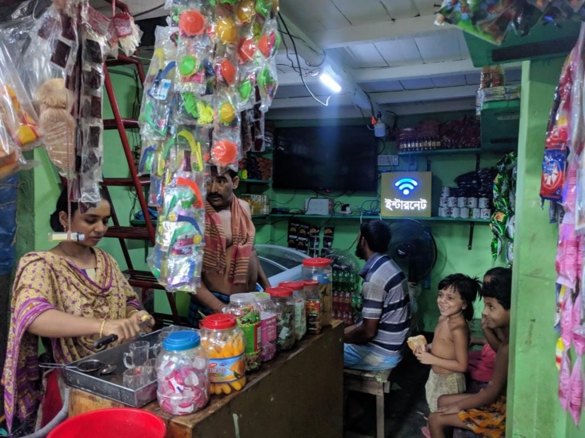 A busy Slum Shop with our router